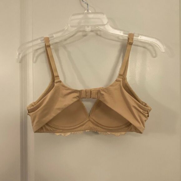 Victoria’s Secret bra, body by Victoria no wire size 34B - Picture 3 of 6